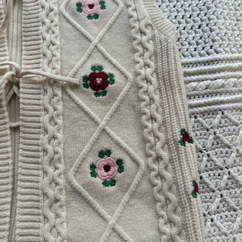 NWT Sincerely Jules Cream Cable Knit Floral Embroidered Tie-Front Vest Sweater S - Picture 4 of 12